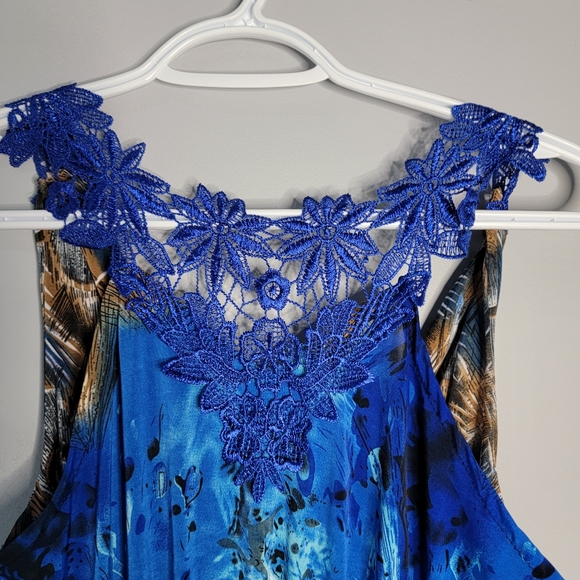 🤑BOGO!🤑 Blue flowy v neck peacock design midi dress - Picture 5 of 7